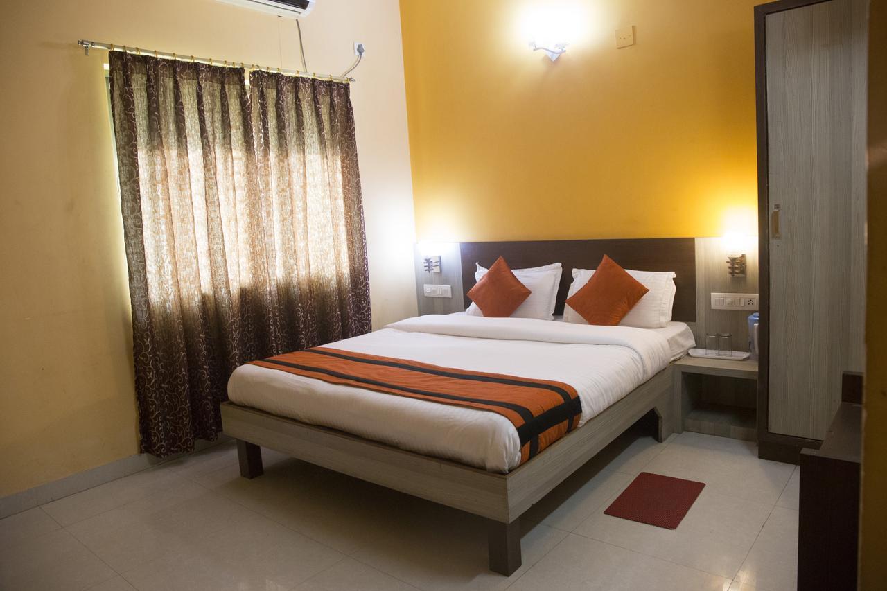 Oyo 7680 Park Lagoon Hotel Puri Exterior photo