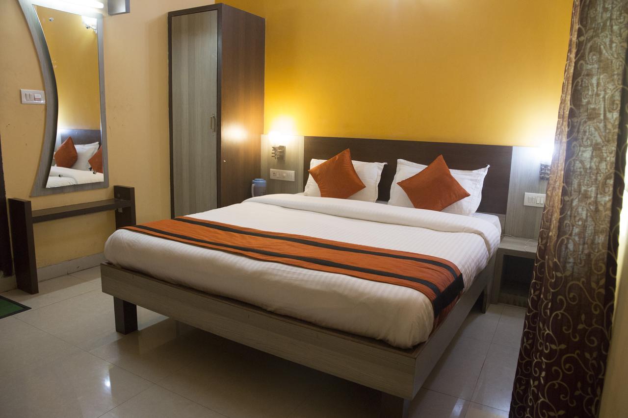 Oyo 7680 Park Lagoon Hotel Puri Exterior photo