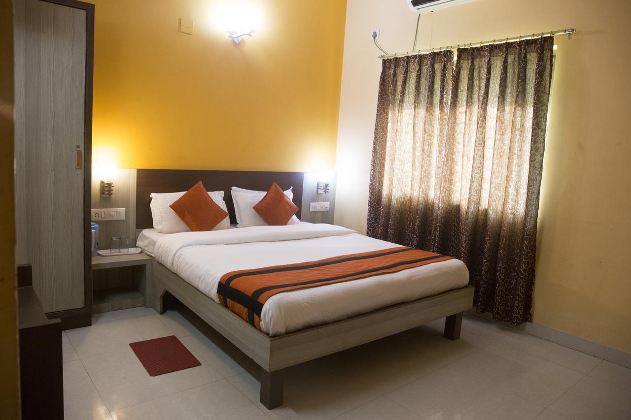 Oyo 7680 Park Lagoon Hotel Puri Exterior photo
